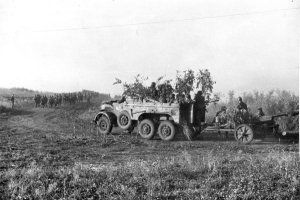 1,5 tonnás Botond terepjáró rajgépkocsi, 75 mm-es páncéltörő ágyúval.